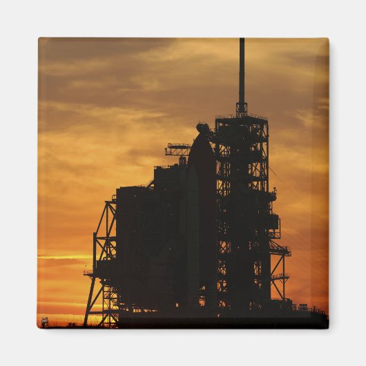 De ruimtependelAtlantis op het lanceerpad Magneet (Voorkant)