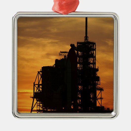 De ruimtependelAtlantis op het lanceerpad Metalen Ornament (Voorkant)