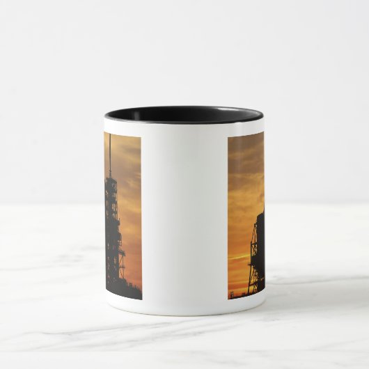 De ruimtependelAtlantis op het lanceerpad Mok (Midden)