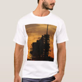 De ruimtependelAtlantis op het lanceerpad T-shirt (Voorkant)