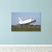 De ruimtependelAtlantis raken aan baan 3 Canvas Afdruk (Insitu (Houten vloer))