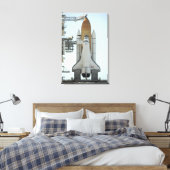 De ruimtependelAtlantis zit op het lanceringspad Canvas Afdruk (Insitu (Slaapkamer))