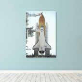 De ruimtependelAtlantis zit op het lanceringspad Canvas Afdruk (Insitu (Houten vloer))