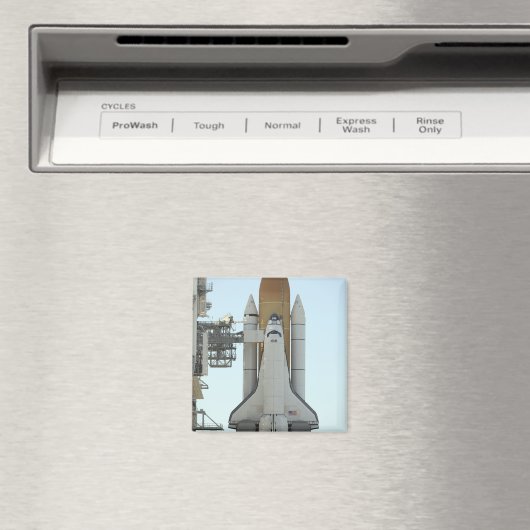 De ruimtependelAtlantis zit op het lanceringspad Magneet (Insitu (Vaatwasser))