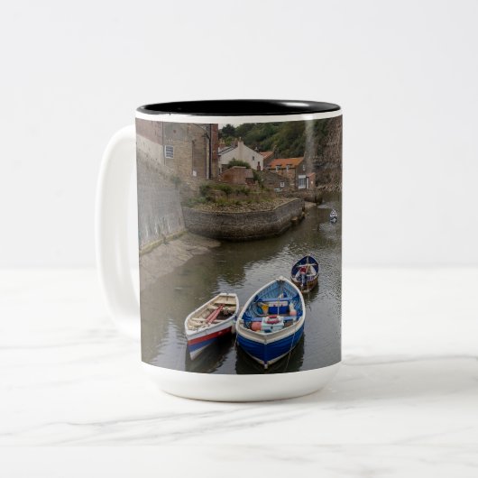 De rust van Staithes Beck Tweekleurige Koffiemok (Voorkant links)