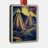 De rustplaats, piramiden metalen ornament (Rechts)