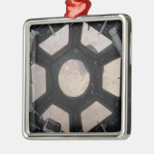 De Sahara is zichtbaar door de ramen Metalen Ornament (Links)