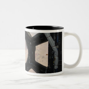 De Sahara is zichtbaar door de ramen Tweekleurige Koffiemok