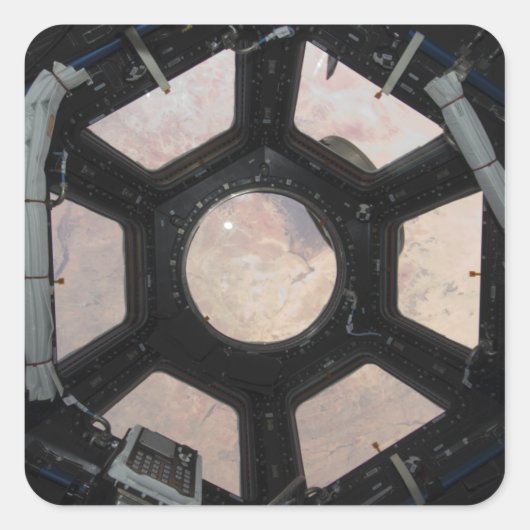 De Sahara is zichtbaar door de ramen Vierkante Sticker (Voorkant)