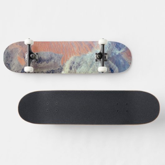 De Saharawoestijn in Algerije, Noord-Afrika. Persoonlijk Skateboard (Horizontaal)