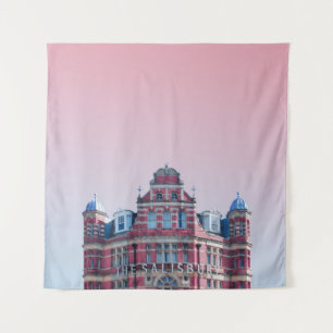 DE SALISBURY-BOUW ONDER PINKSKIES WANDKLEED