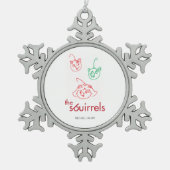 De Sbuirrels #10: "Een Sbuirrels Kerstmis" (2021) Tin Sneeuwvlok Ornament (Voorkant)