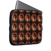 De Scarlet Sugar Doll Laptop Sleeve (Voorkant Rechts)