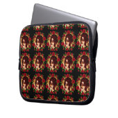 De Scarlet Sugar Doll Laptop Sleeve (Voorkant Links)