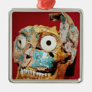 De schedel is versierd met een mozaïek in turkooi metalen ornament