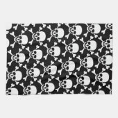 De schedel met de botten tegen zwarte achtergrond theedoek (Horizontaal)