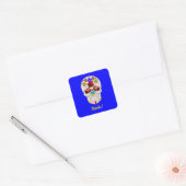 De schedel met Roos en Lilies op blauw Vierkante Sticker (Envelop)