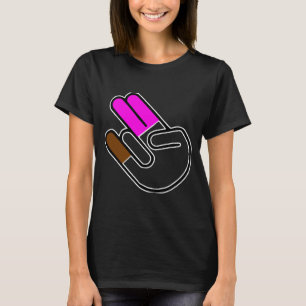 De schoker twee in de roze in de t-shirt