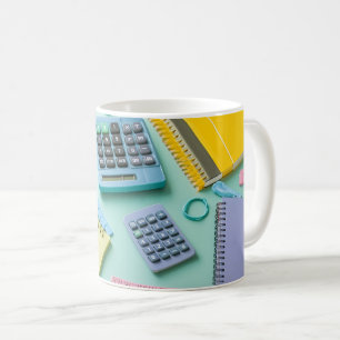 De schoolspullen set bevat pastelkleurige koffiemok