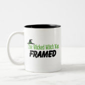 De schopte heks was omgeven tweekleurige koffiemok (Links)