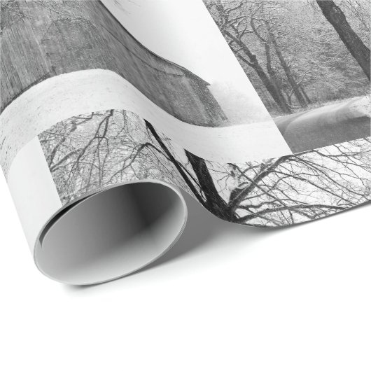 De schuur Vroege Sneeuw Herfst Zwart Wit Fotografi Cadeaupapier (Rol Hoek)