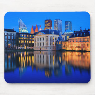 De skyline in Den Haag op het blauwe uur-mousepad Muismat