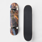 De skyline van Boston bij schemering Skateboard (Voorkant)