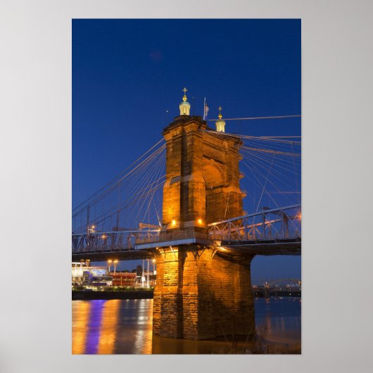 De skyline van Cincinnati, Ohio, USA bij schemerin Poster (Voorkant)