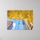 De skyline van de stad en de herfstboom canvas afdruk (Voorkant)
