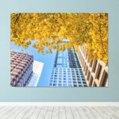 De skyline van de stad en de herfstboom canvas afdruk (Insitu (Houten vloer))
