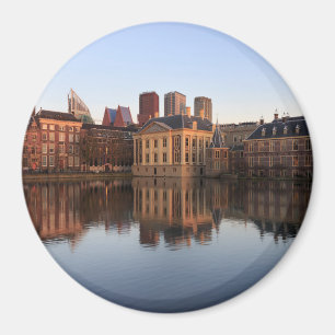 De skyline van Den Haag in Nederland Magneet