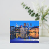 De skyline van Den Haag op briefkaart met een blau (Staand voorkant)