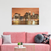 De skyline van New York bij Night Lights Canvas Afdruk (Insitu (Woonkamer))