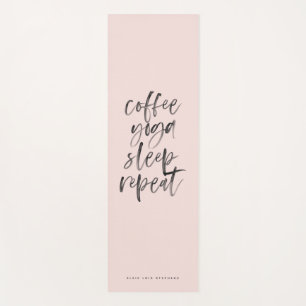 de slaap van de koffieyoga herhaalt yogamat