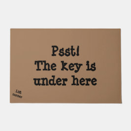 De sleutel is hier onder deurmat