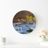 De sneeuwval van de Maagdenrivier in het najaar Grote Klok (Huis)