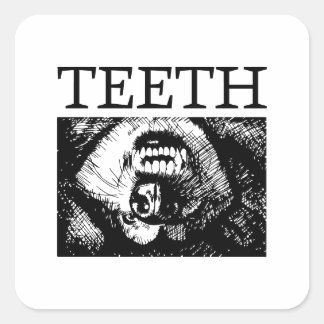 De snuit van een lachende husky tijdens het spel. vierkante sticker