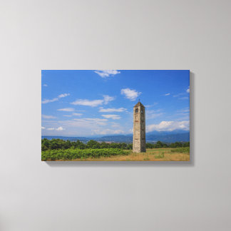 de solitaire middeleeuwse klokkentoren  OMWIKKELDE Canvas Afdruk