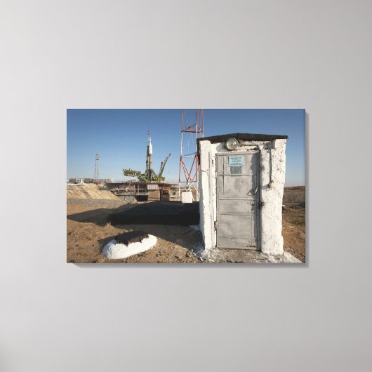 De Soyuz-raket kort na aankomst Canvas Afdruk (Voorkant)
