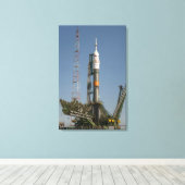 De Soyuz-raket kort na aankomst Canvas Afdruk (Insitu (Houten vloer))