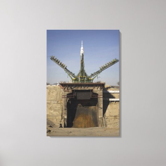 De Soyuz-raket wordt in positie 2 geplaatst Canvas Afdruk (Voorkant)