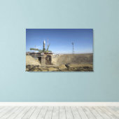 De Soyuz-raket wordt in positie 2 geplaatst Canvas Afdruk (Insitu (Houten vloer))
