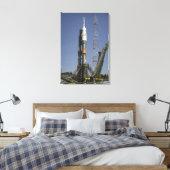 De Soyuz-raket wordt in positie 2 geplaatst Canvas Afdruk (Insitu (Slaapkamer))