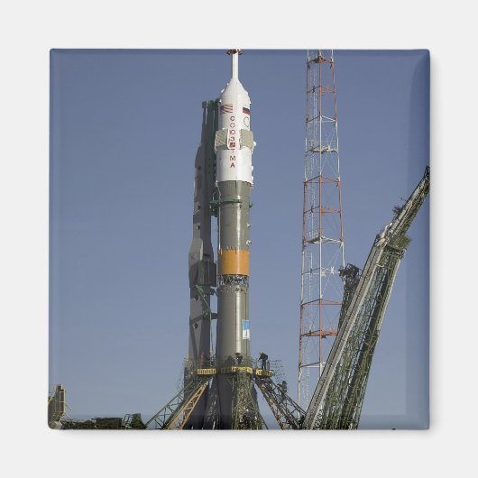 De Soyuz-raket wordt in positie 2 geplaatst Magneet (Voorkant)