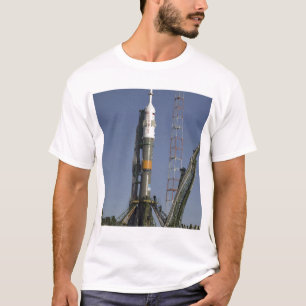 De Soyuz-raket wordt in positie 2 geplaatst T-shirt