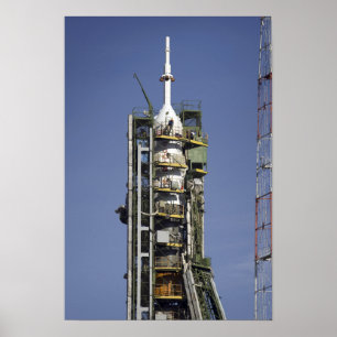De Soyuz-raket wordt in positie 3 geplaatst Poster