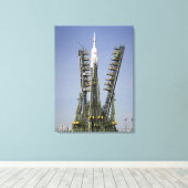 De Soyuz-raket wordt in positie 4 geplaatst Canvas Afdruk (Insitu (Houten vloer))