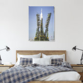 De Soyuz-raket wordt in positie 4 geplaatst Canvas Afdruk (Insitu (Slaapkamer))