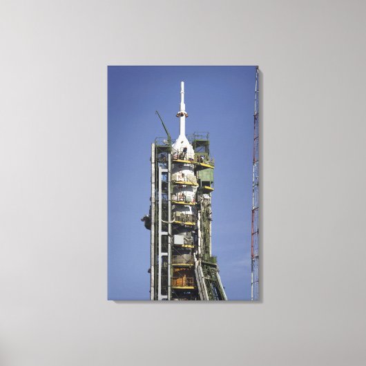 De Soyuz-raket wordt in positie gebracht Canvas Afdruk (Voorkant)