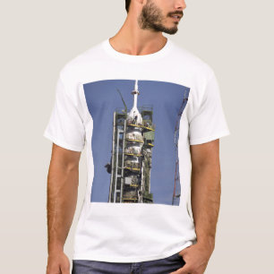 De Soyuz-raket wordt in positie gebracht T-shirt